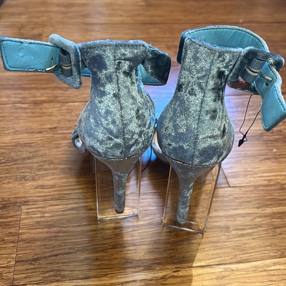Forever 21 Light Blue Velvet heels - Picture 4 of 5